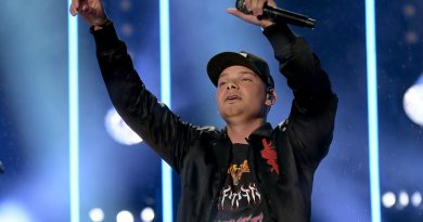 Kane Brown Goes Back To The 90s For New Video