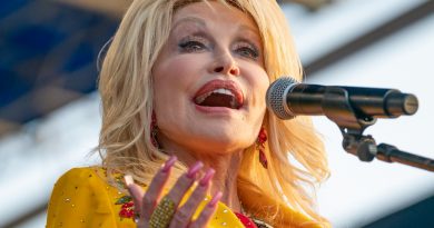 Dolly Parton’s Bus Becomes Luxury Hotel Suite At DreamMore Resort