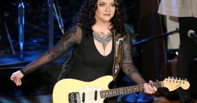 Ashley McBryde Breaks Down Changing Time Zones