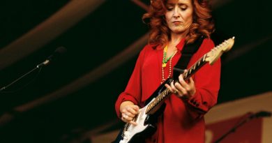 Bonnie Raitt Experiencing A “Raittaisance” After Charli XCX Sampled Her Song