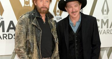 Brooks & Dunn Share Preview Of Their Morgan Wallen Collaboration, “Neon Moon”